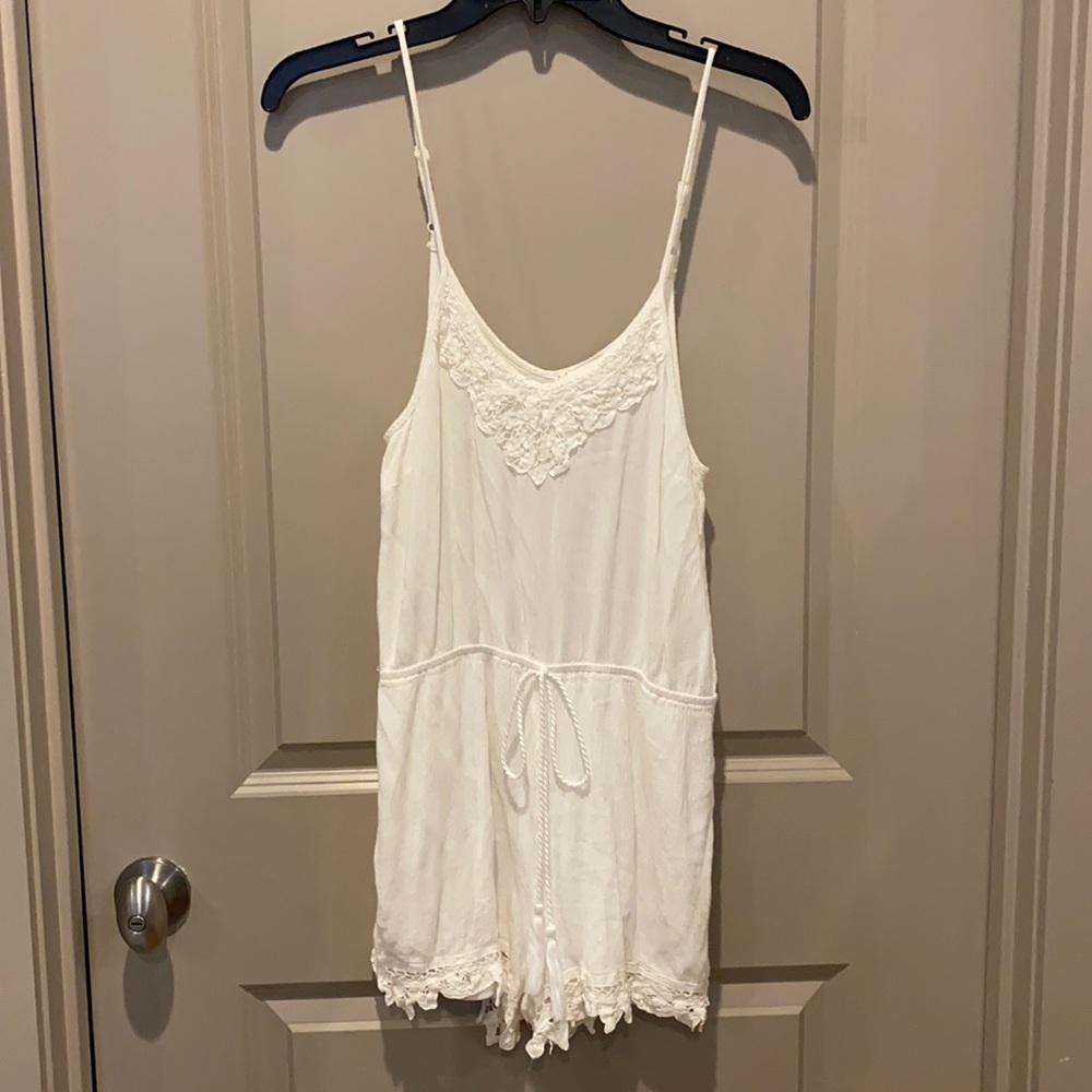 Flying tomato white romper spaghetti straps w lace bow lined Medium